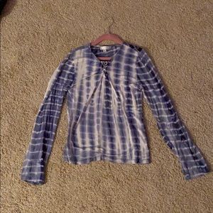 Blue and white long sleeved T shirt.